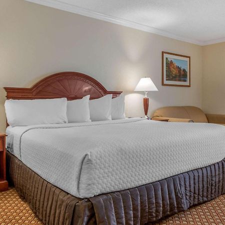 Quality Hotel Conference Center Cincinnati Блу Аш Экстерьер фото