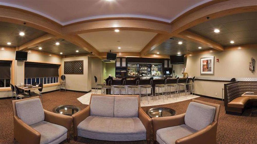Quality Hotel Conference Center Cincinnati Блу Аш Экстерьер фото
