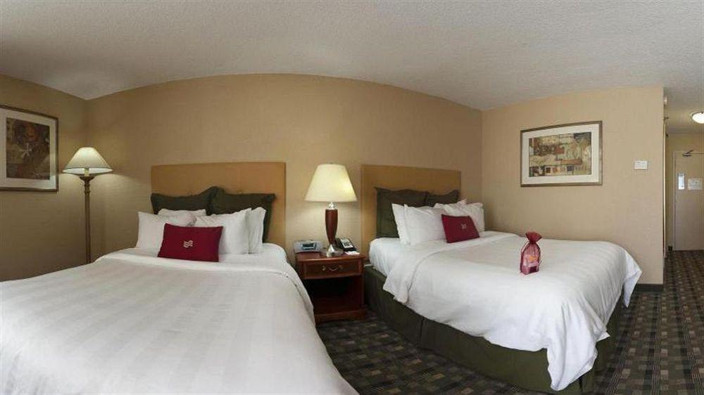 Quality Hotel Conference Center Cincinnati Блу Аш Экстерьер фото