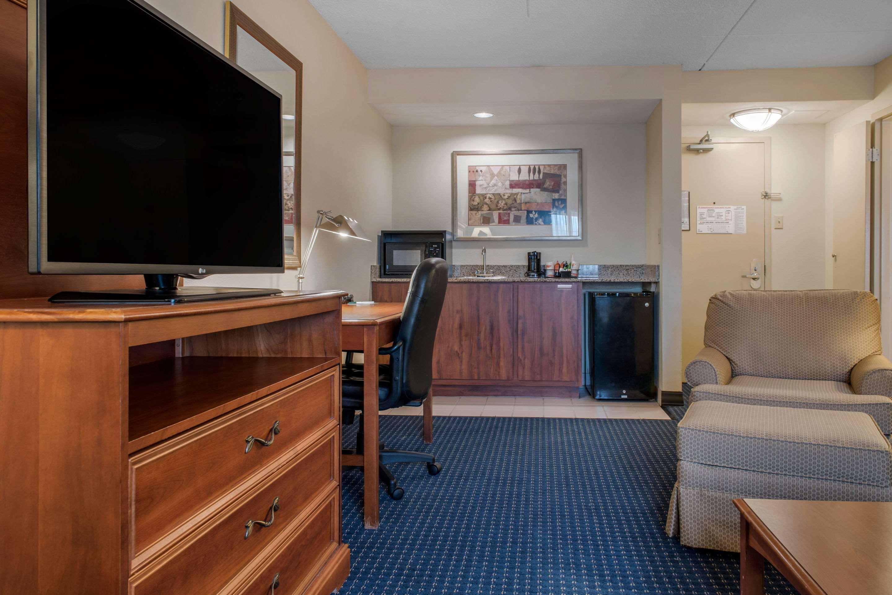 Quality Hotel Conference Center Cincinnati Блу Аш Экстерьер фото