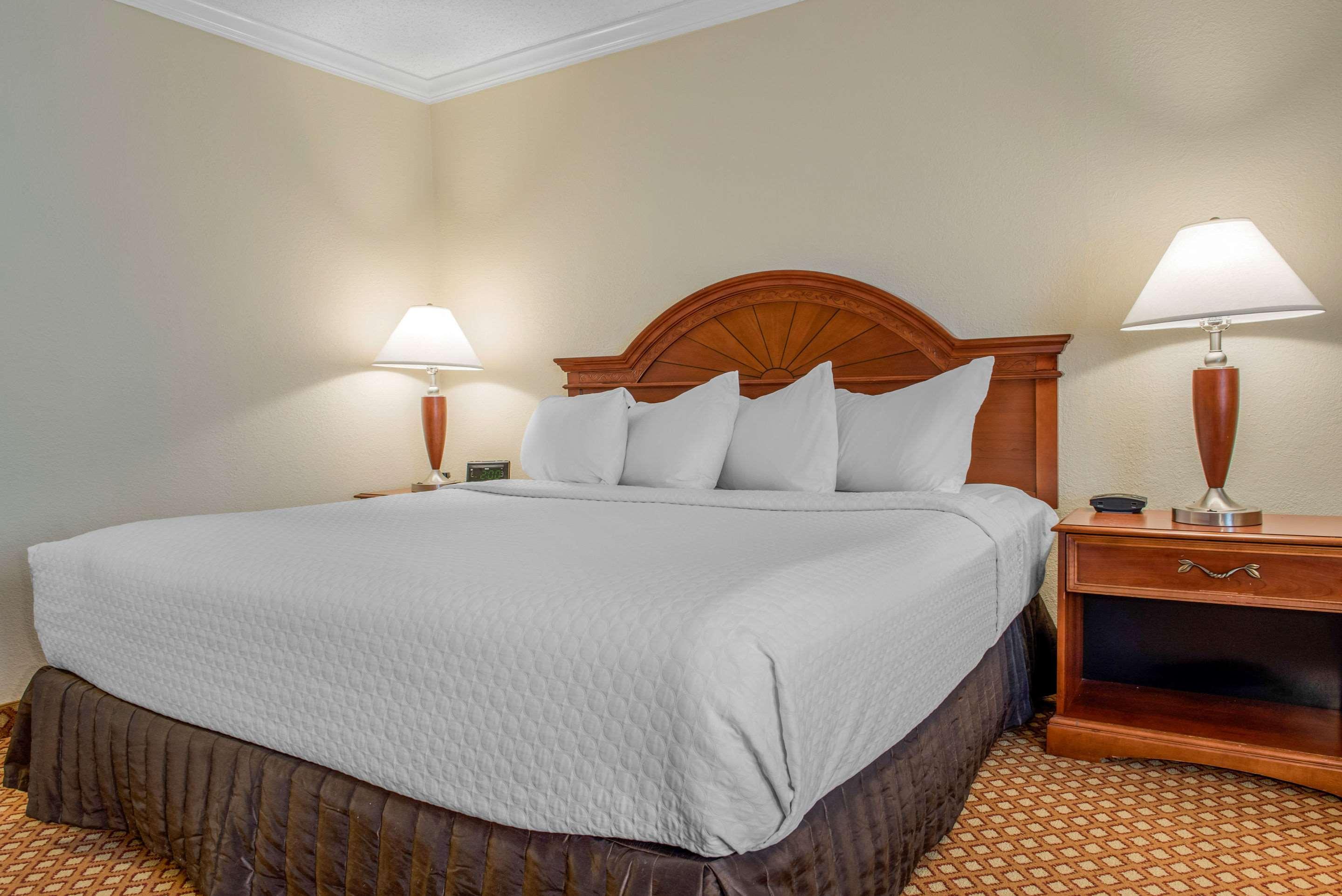 Quality Hotel Conference Center Cincinnati Блу Аш Экстерьер фото