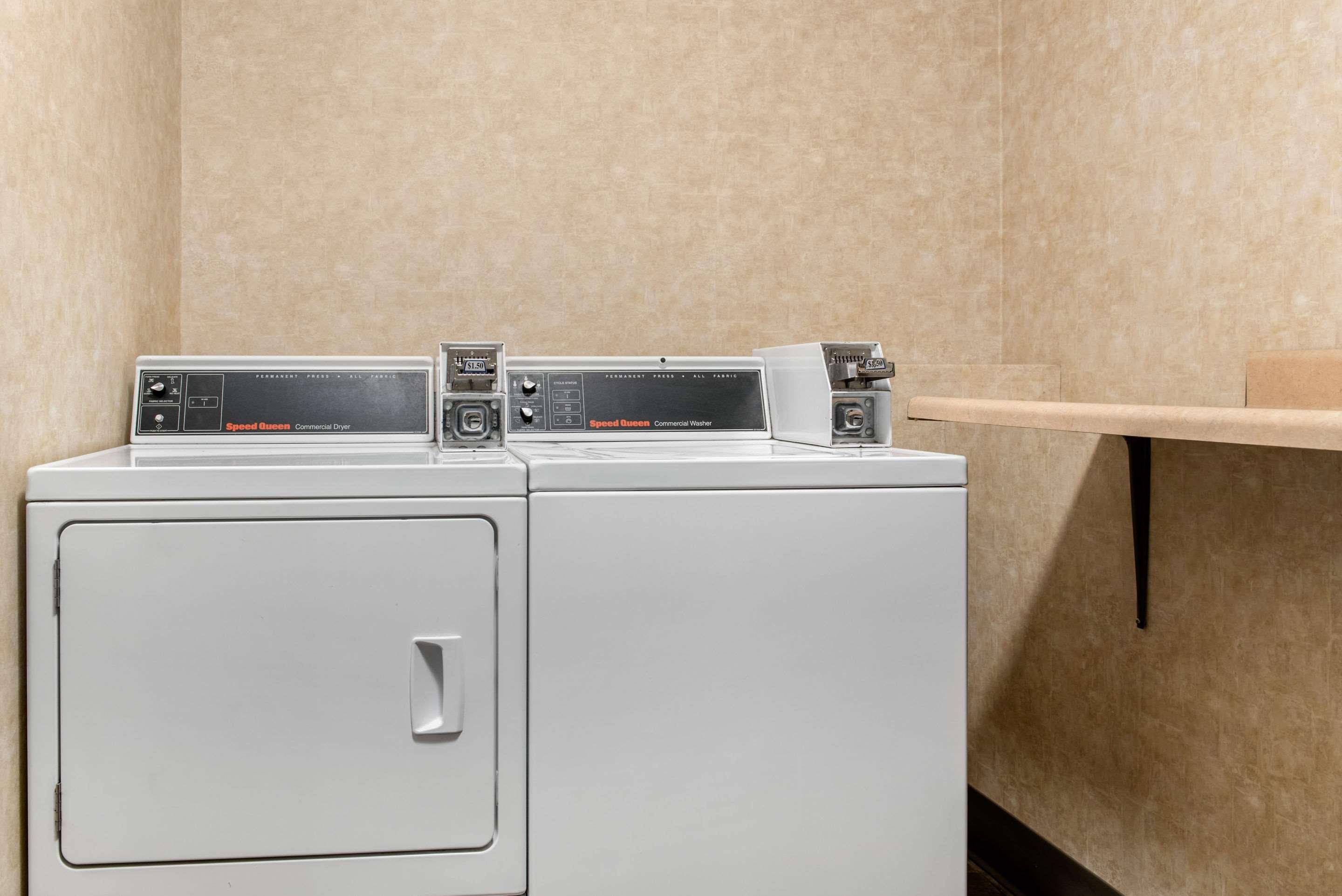 Quality Hotel Conference Center Cincinnati Блу Аш Экстерьер фото