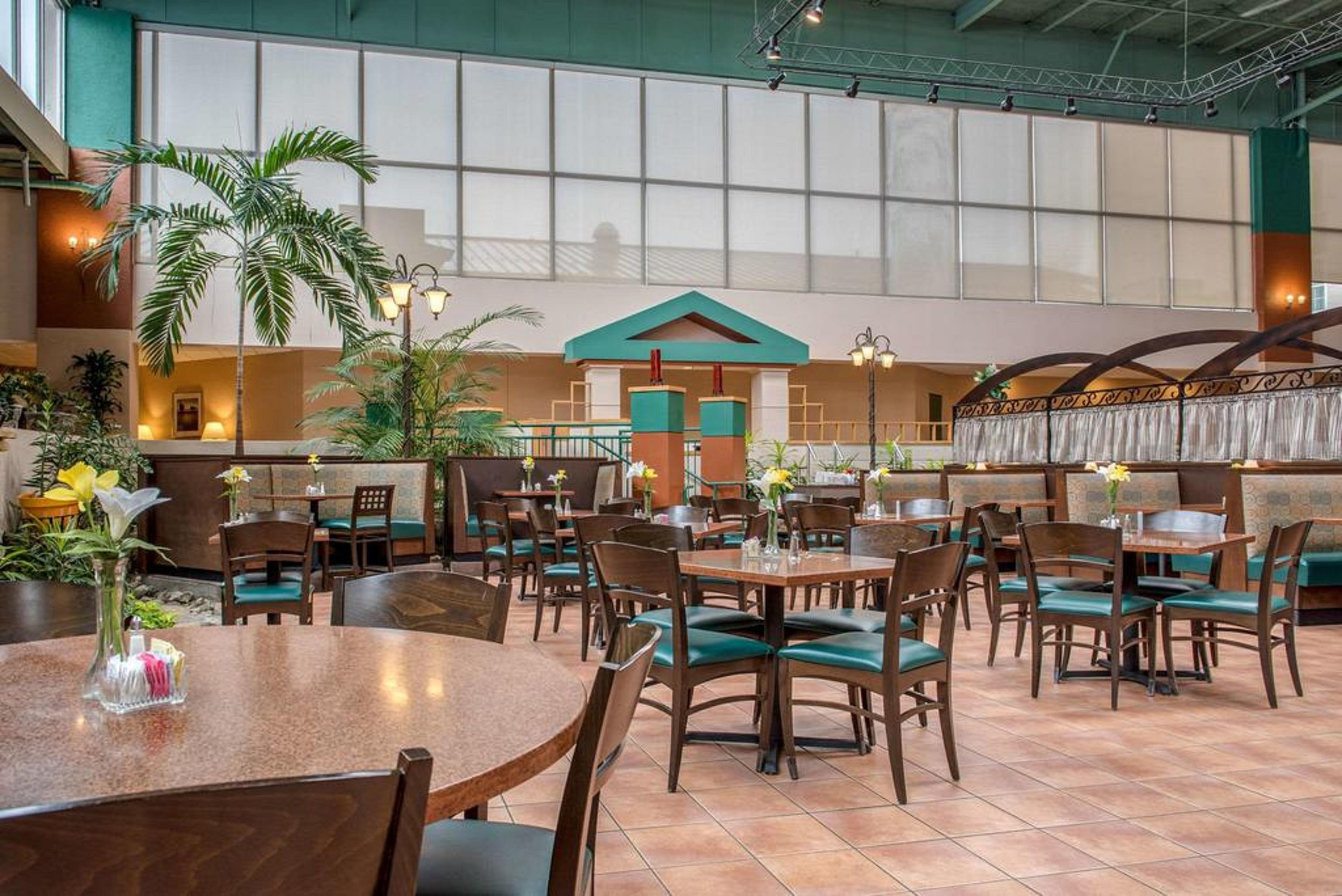 Quality Hotel Conference Center Cincinnati Блу Аш Экстерьер фото