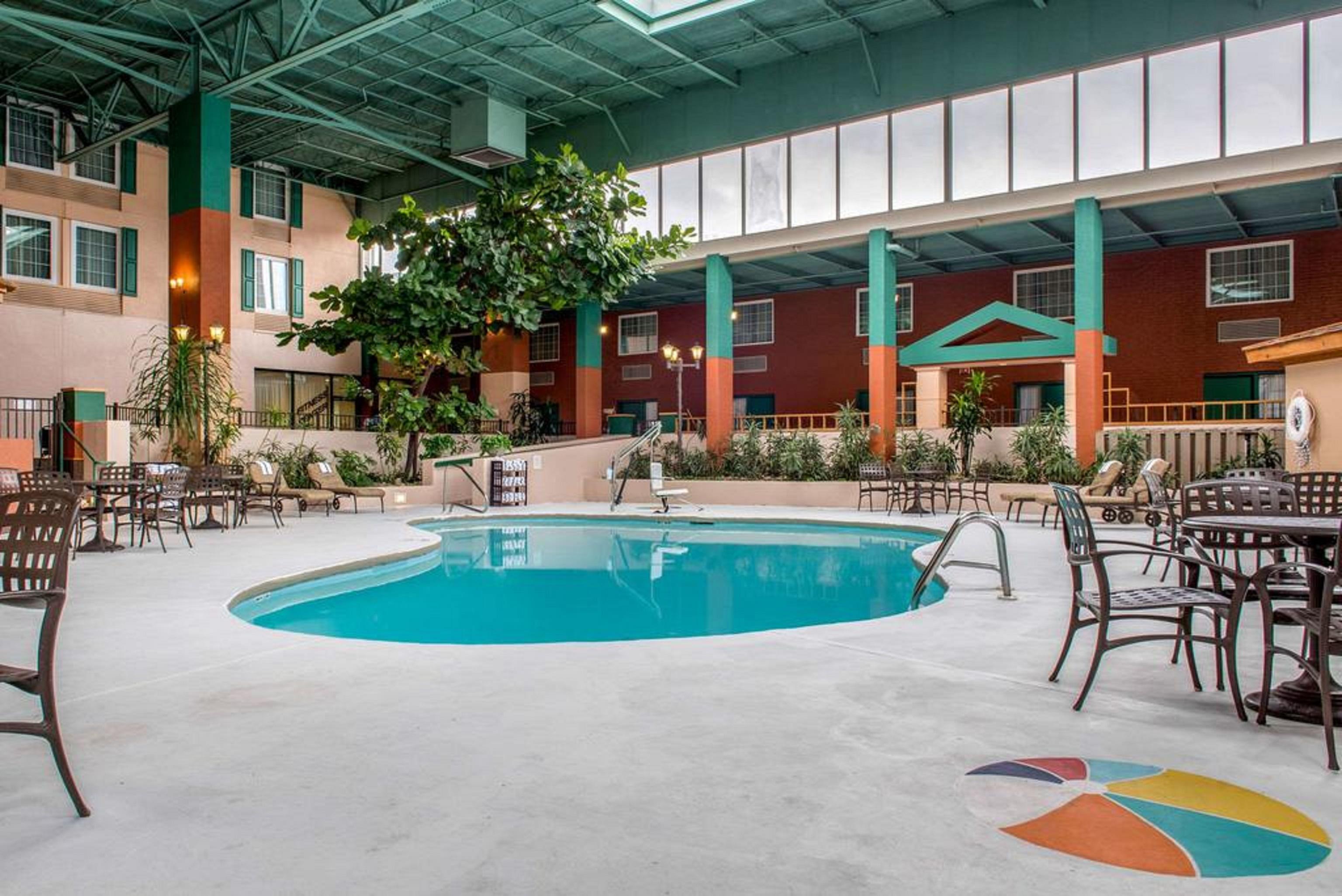 Quality Hotel Conference Center Cincinnati Блу Аш Экстерьер фото
