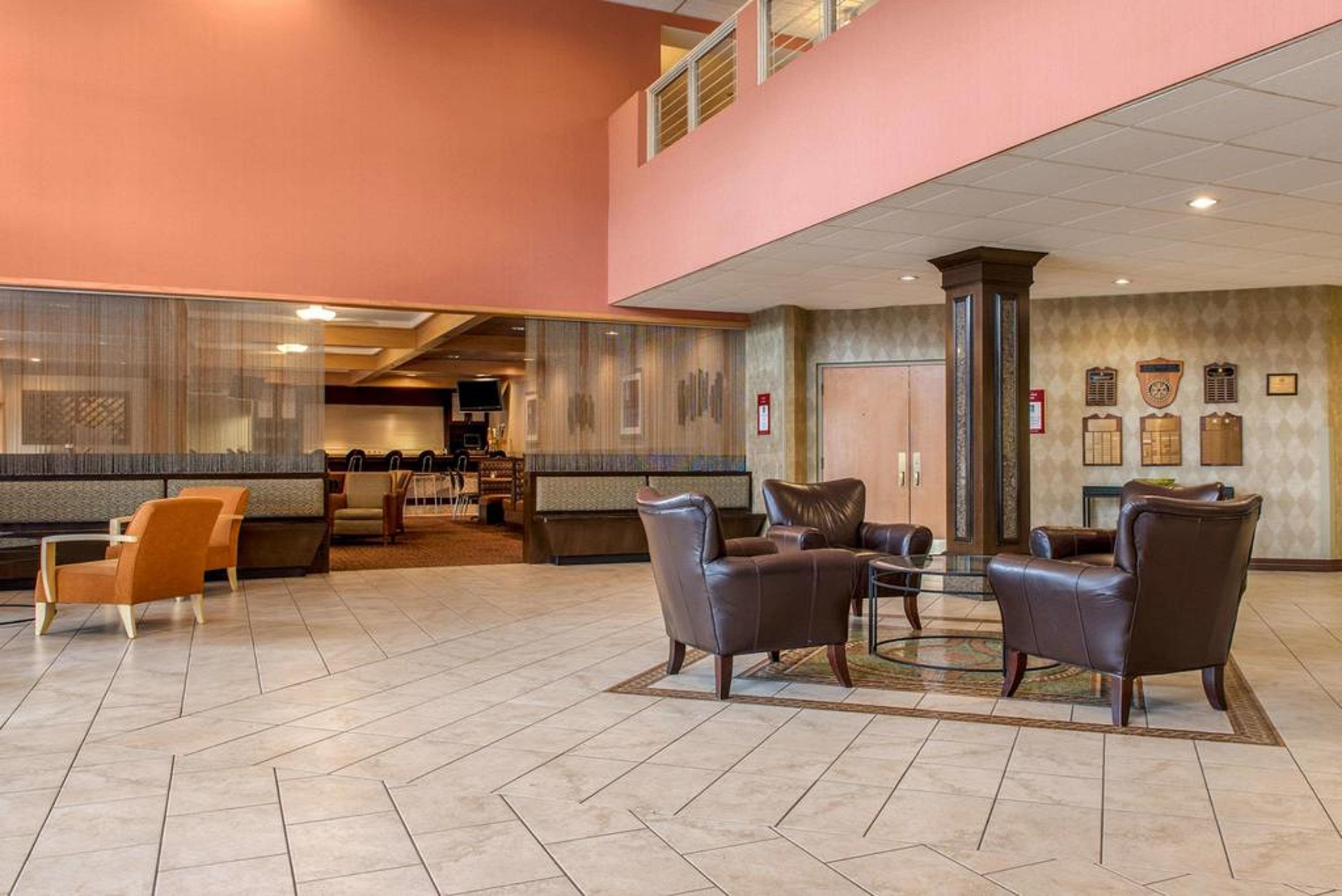 Quality Hotel Conference Center Cincinnati Блу Аш Экстерьер фото