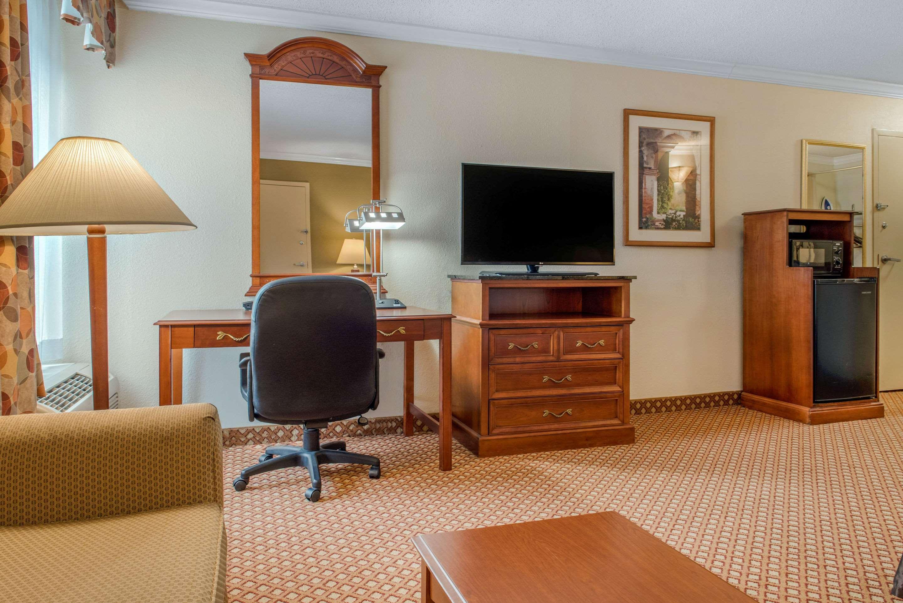 Quality Hotel Conference Center Cincinnati Блу Аш Экстерьер фото