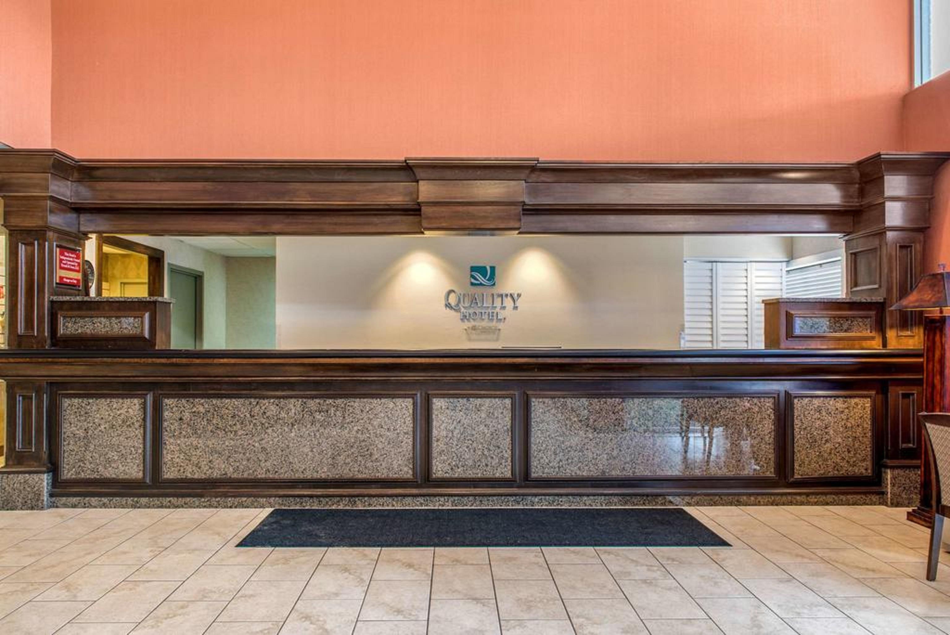 Quality Hotel Conference Center Cincinnati Блу Аш Экстерьер фото