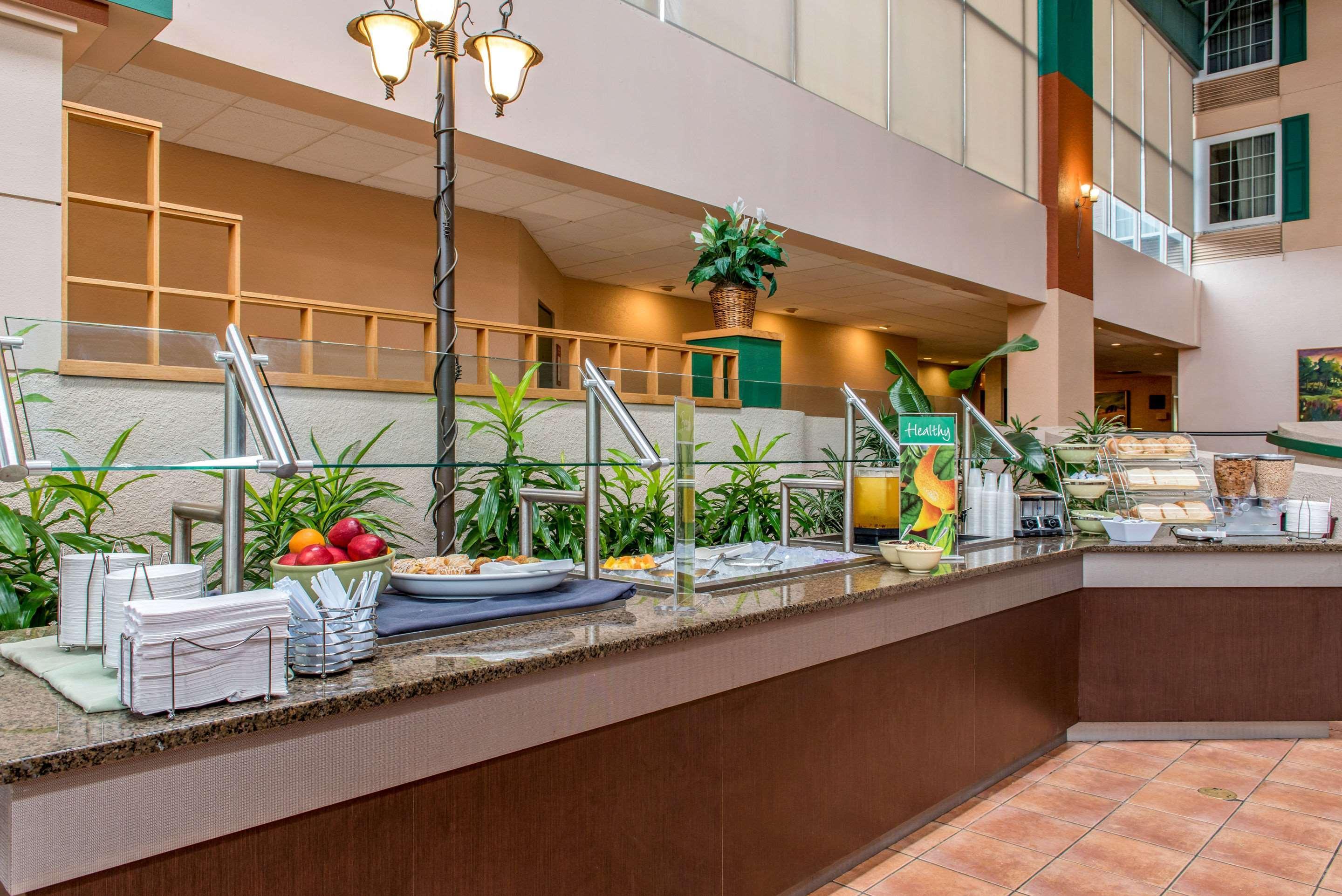Quality Hotel Conference Center Cincinnati Блу Аш Экстерьер фото