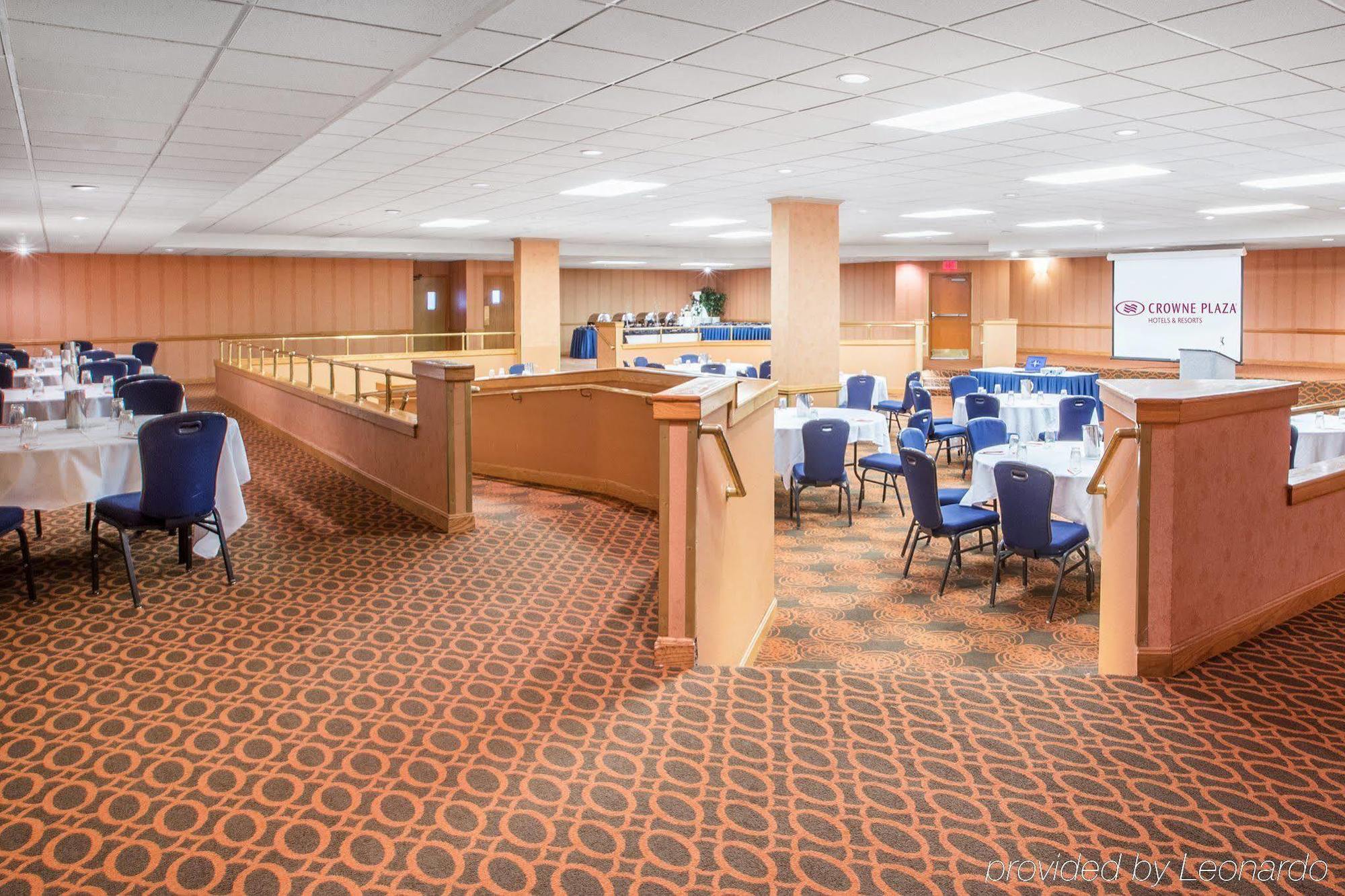 Quality Hotel Conference Center Cincinnati Блу Аш Экстерьер фото