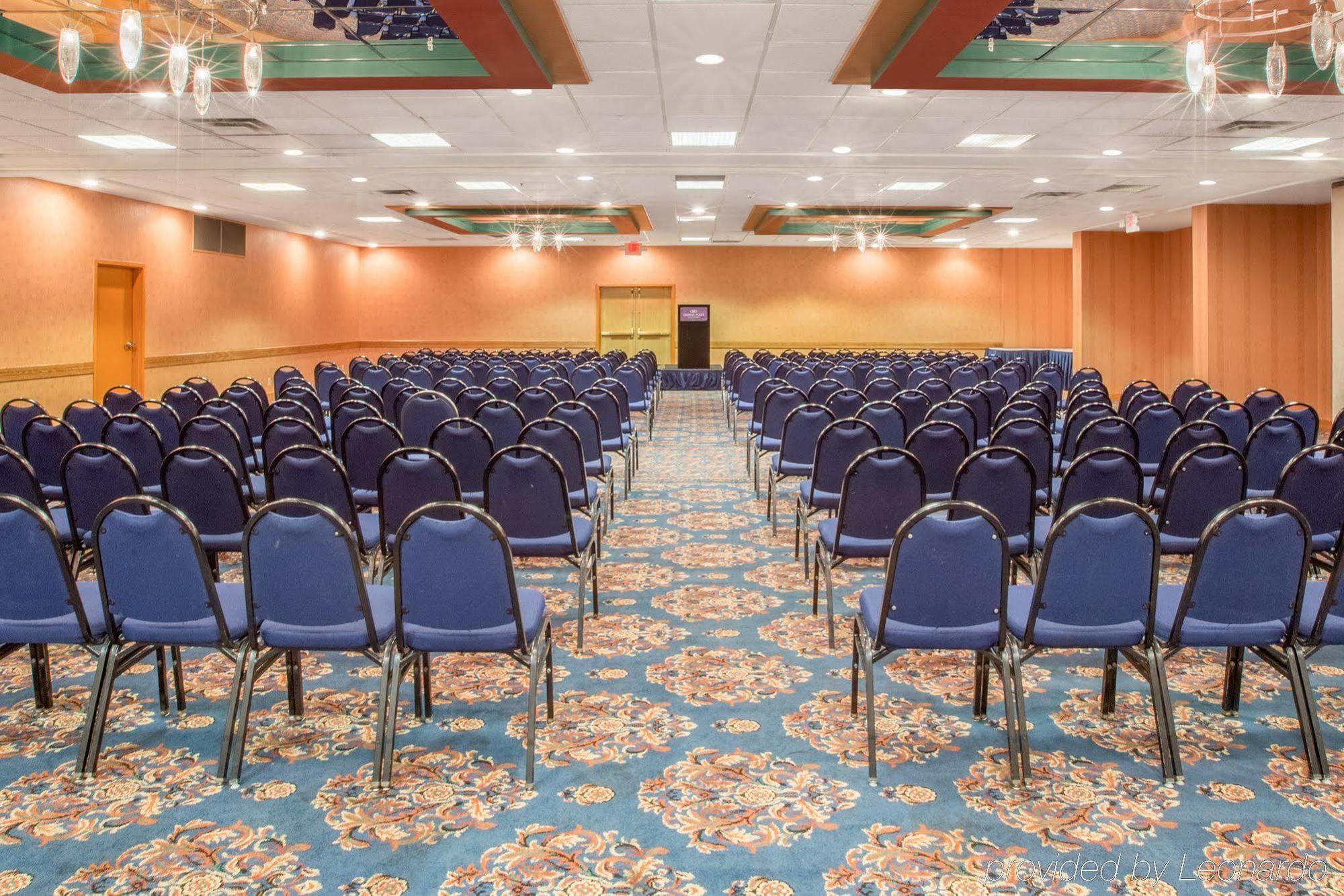 Quality Hotel Conference Center Cincinnati Блу Аш Экстерьер фото