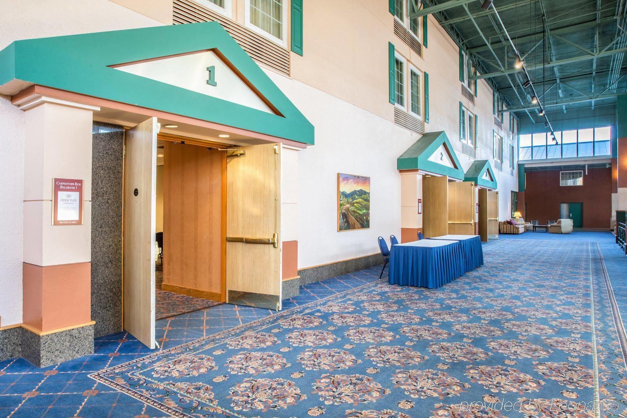 Quality Hotel Conference Center Cincinnati Блу Аш Экстерьер фото