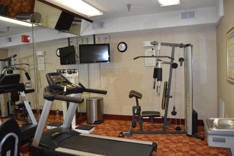Quality Hotel Conference Center Cincinnati Блу Аш Экстерьер фото
