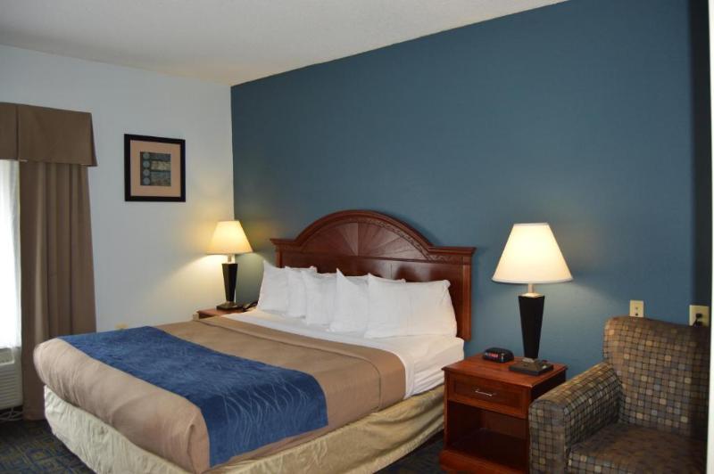 Quality Hotel Conference Center Cincinnati Блу Аш Экстерьер фото