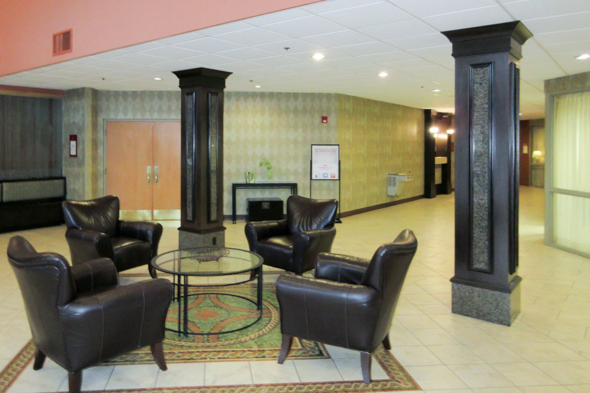 Quality Hotel Conference Center Cincinnati Блу Аш Экстерьер фото